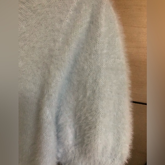 Beautiful V-neck puff sleeve fur hair sweater 🩵 - Picture 4 of 4